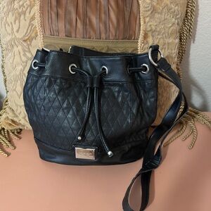 Black totes nice with casual outfits for your everyday use